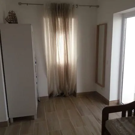 Center Guia 2 Houses With Common Yard *