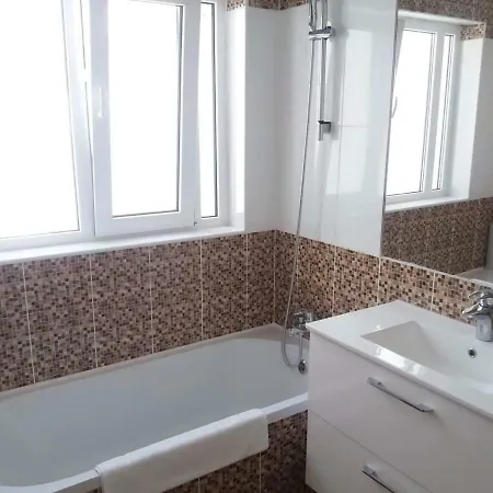 아파트 Center Guia 2 Houses With Common Yard *