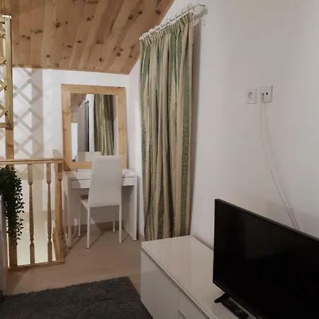 아파트 Center Guia 2 Houses With Common Yard